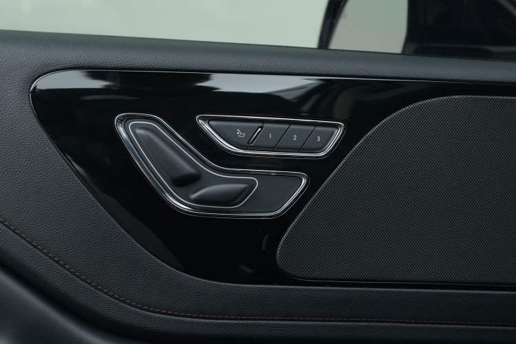 Used Lincoln Aviator 2022 3.0T V6 Four-Wheel Drive Luxury Edition Interior 6