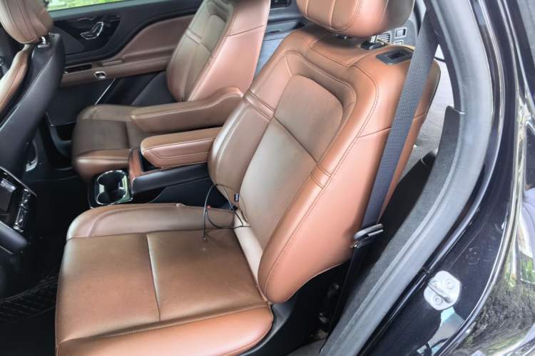 Used Lincoln Aviator 2022 3.0T V6 Four-Wheel Drive Luxury Edition Left Rear Seat
