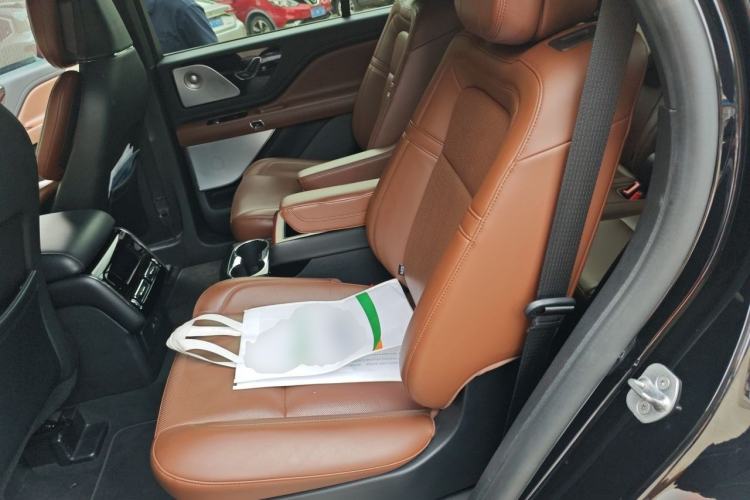 Used Lincoln Aviator 2022 3.0T V6 Four-Wheel Drive Executive Edition Left Rear Seat