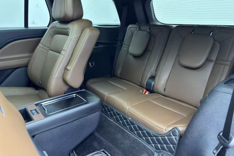 Used Lincoln Aviator 2022 3.0T V6 Four-Wheel Drive Executive Edition Left Rear Seat