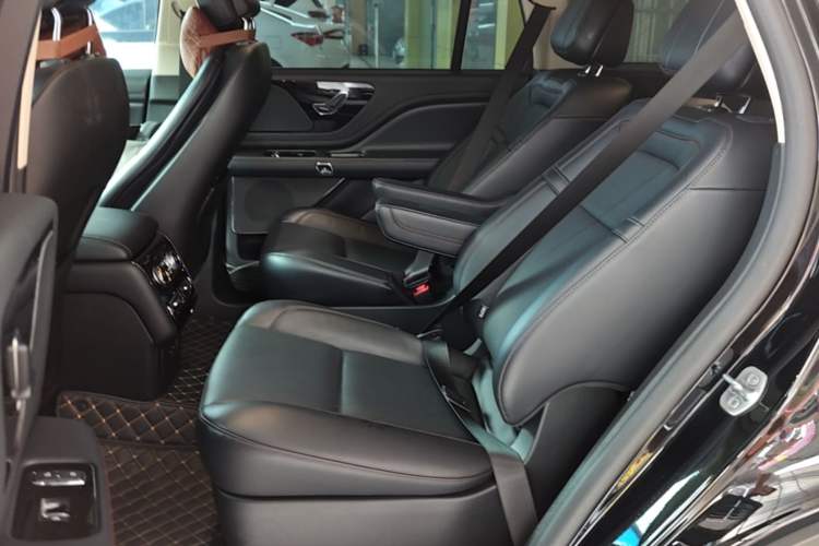 Used Lincoln Aviator 2022 3.0T V6 Four-Wheel Drive Luxury Edition Left Rear Seat