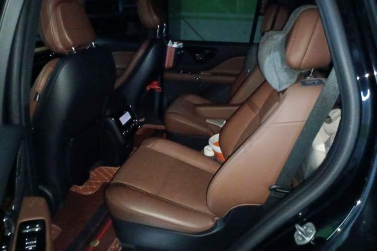 Used Lincoln Aviator 2022 3.0T V6 Four-Wheel Drive Luxury Edition Left Rear Seat
