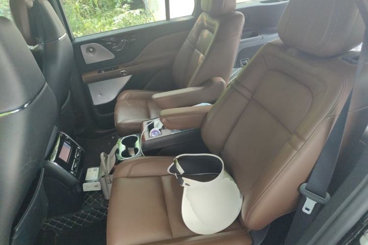 Used Lincoln Aviator 2022 3.0T V6 Four-Wheel Drive Executive Edition Left Rear Seat