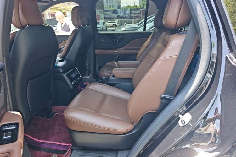 Used Lincoln Aviator 2022 3.0T V6 Four-Wheel Drive Luxury Edition Left Rear Seat