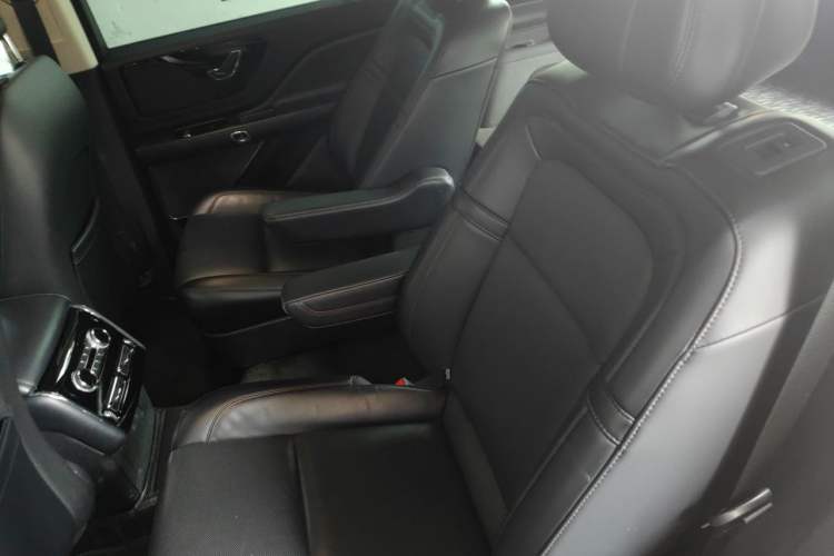 Used Lincoln Aviator 2022 3.0T V6 Four-Wheel Drive Luxury Edition Left Rear Seat