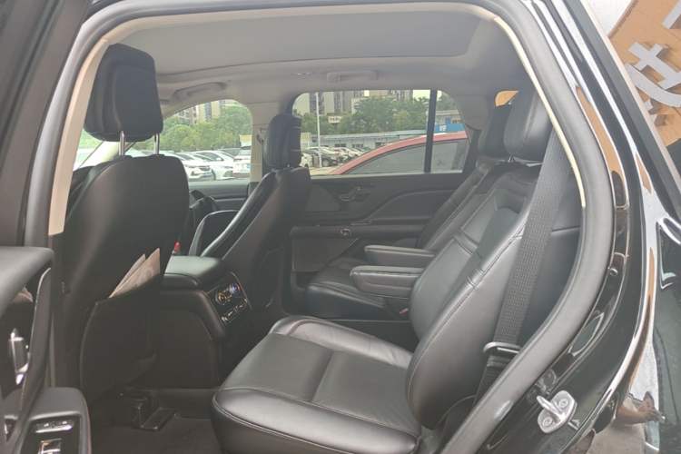 Used Lincoln Aviator 2022 3.0T V6 Four-Wheel Drive Luxury Edition Left Rear Seat
