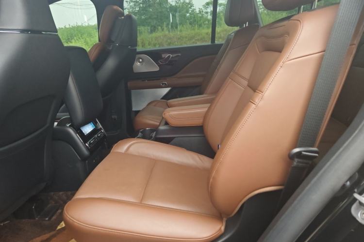 Used Lincoln Aviator 2022 3.0T V6 Four-Wheel Drive Executive Edition Left Rear Seat