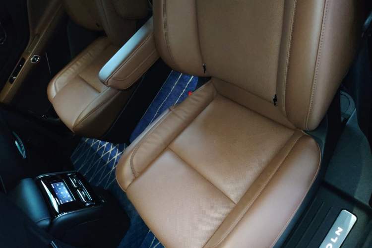 Used Lincoln Aviator 2022 3.0T V6 Four-Wheel Drive Luxury Edition Left Rear Seat