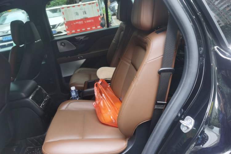 Used Lincoln Aviator 2022 3.0T V6 Four-Wheel Drive Executive Edition Left Rear Seat