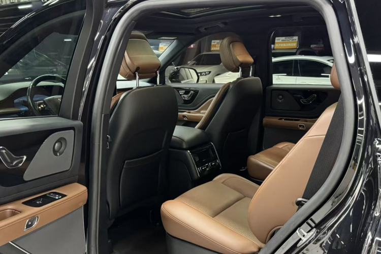 Used Lincoln Aviator 2022 3.0T V6 Four-Wheel Drive Luxury Edition Left Rear Seat