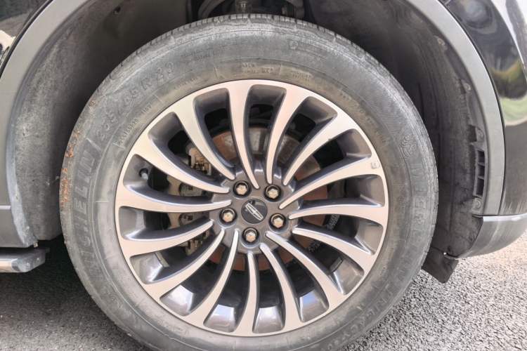 Used Lincoln Aviator 2022 3.0T V6 Four-Wheel Drive Luxury Edition Right Front Wheel Hub