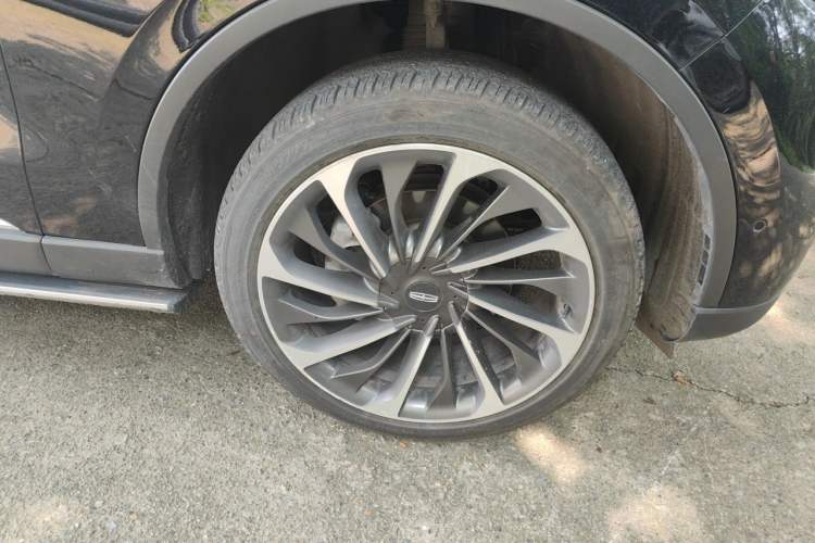 Used Lincoln Aviator 2022 3.0T V6 Four-Wheel Drive Executive Edition Right Front Wheel Hub