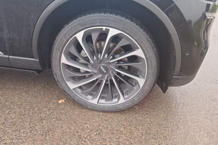 Used Lincoln Aviator 2022 3.0T V6 Four-Wheel Drive Executive Edition Right Front Wheel Hub