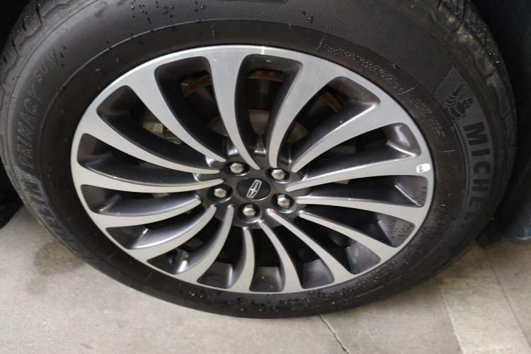 Used Lincoln Aviator 2022 3.0T V6 Four-Wheel Drive Luxury Edition Right Front Wheel Hub