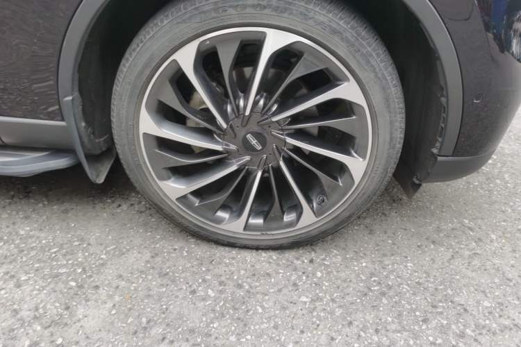 Used Lincoln Aviator 2022 3.0T V6 Four-Wheel Drive Executive Edition Right Front Wheel Hub
