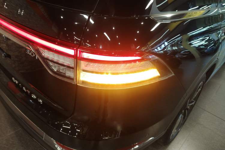 Used Lincoln Aviator 2022 3.0T V6 Four-Wheel Drive Executive Edition Right Rear Taillight