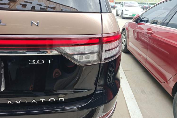 Used Lincoln Aviator 2022 3.0T V6 Four-Wheel Drive Luxury Edition Right Rear Taillight