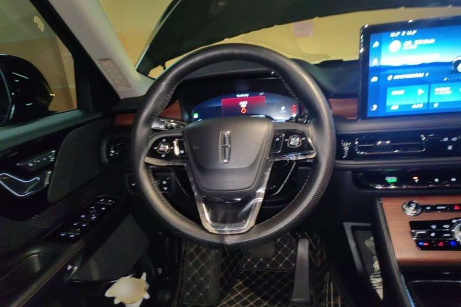 Used Lincoln Aviator 2022 3.0T V6 Four-Wheel Drive Luxury Edition Steering Wheel
