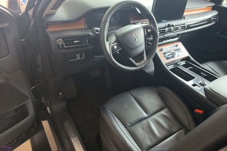 Used Lincoln Aviator 2022 3.0T V6 Four-Wheel Drive Luxury Edition Center Console