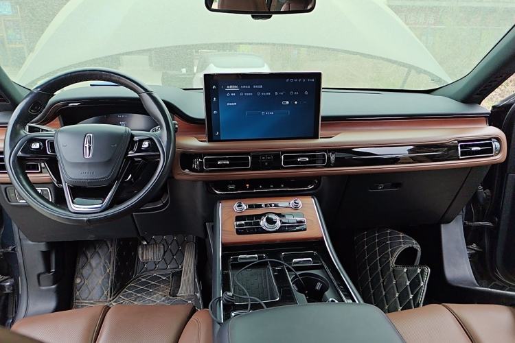 Used Lincoln Aviator 2022 3.0T V6 Four-Wheel Drive Luxury Edition Center Console
