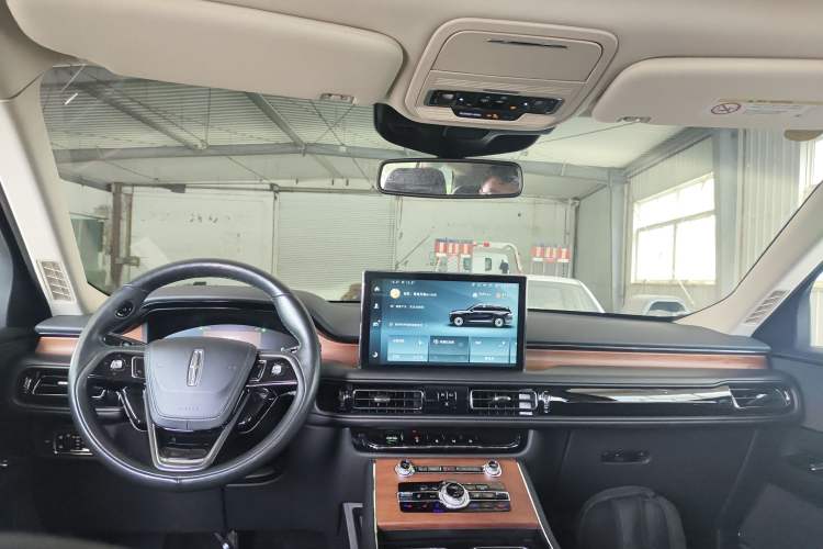 Used Lincoln Aviator 2022 3.0T V6 Four-Wheel Drive Luxury Edition Center Console