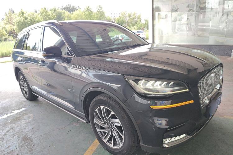 Used Lincoln Aviator 2022 3.0T V6 Four-Wheel Drive Luxury Edition Front Right 45 Deg