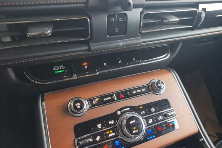 Used Lincoln Aviator 2022 3.0T V6 Four-Wheel Drive Luxury Edition Gear Lever