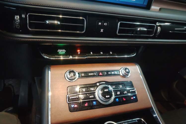 Used Lincoln Aviator 2022 3.0T V6 Four-Wheel Drive Luxury Edition Gear Lever