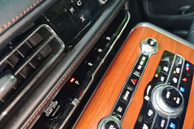 Used Lincoln Aviator 2022 3.0T V6 Four-Wheel Drive Luxury Edition Gear Lever
