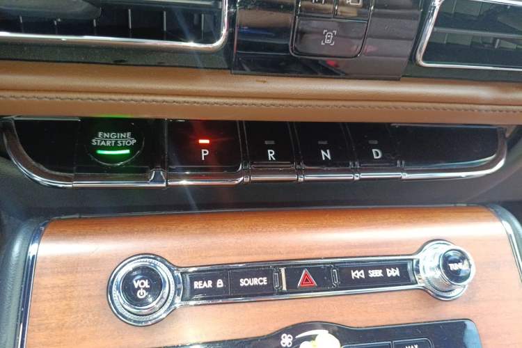 Used Lincoln Aviator 2022 3.0T V6 Four-Wheel Drive Executive Edition Gear Lever