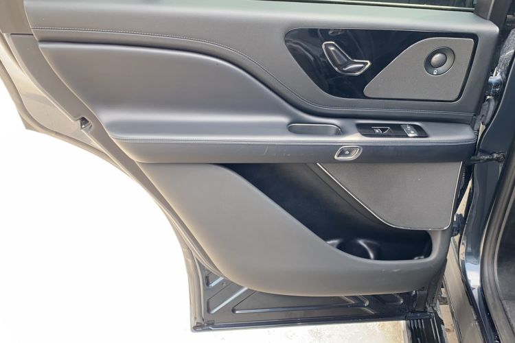 Used Lincoln Aviator 2022 3.0T V6 Four-Wheel Drive Centennial Limited Edition Interior 3