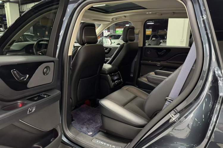 Used Lincoln Aviator 2022 3.0T V6 Four-Wheel Drive Centennial Limited Edition Interior 4
