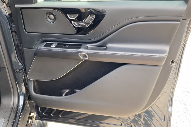 Used Lincoln Aviator 2022 3.0T V6 Four-Wheel Drive Centennial Limited Edition Interior 4