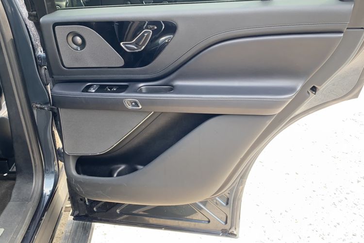 Used Lincoln Aviator 2022 3.0T V6 Four-Wheel Drive Centennial Limited Edition Interior 5