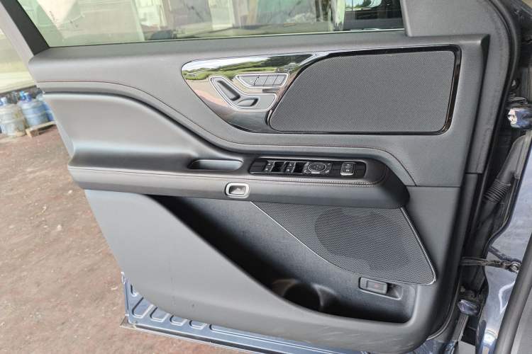 Used Lincoln Aviator 2022 3.0T V6 Four-Wheel Drive Luxury Edition Left Front Door Interior