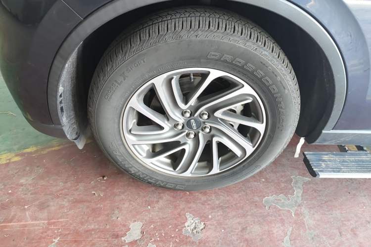 Used Lincoln Aviator 2022 3.0T V6 Four-Wheel Drive Luxury Edition Left Front Wheel Hub