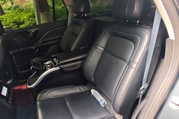 Used Lincoln Aviator 2022 3.0T V6 Four-Wheel Drive Centennial Limited Edition Left Rear Seat
