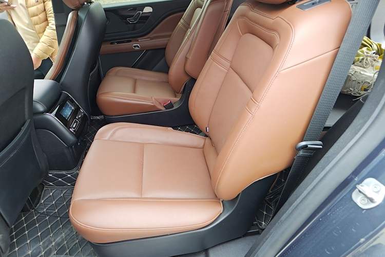 Used Lincoln Aviator 2022 3.0T V6 Four-Wheel Drive Luxury Edition Left Rear Seat