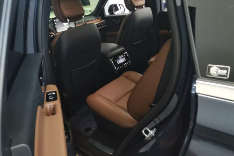 Used Lincoln Aviator 2022 3.0T V6 Four-Wheel Drive Luxury Edition Left Rear Seat