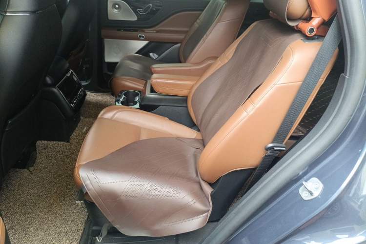 Used Lincoln Aviator 2022 3.0T V6 Four-Wheel Drive Executive Edition Left Rear Seat