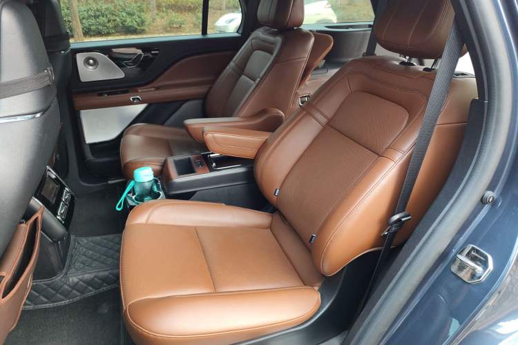 Used Lincoln Aviator 2022 3.0T V6 Four-Wheel Drive Executive Edition Left Rear Seat