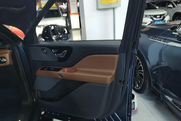 Used Lincoln Aviator 2022 3.0T V6 Four-Wheel Drive Luxury Edition Right Front Door Interior