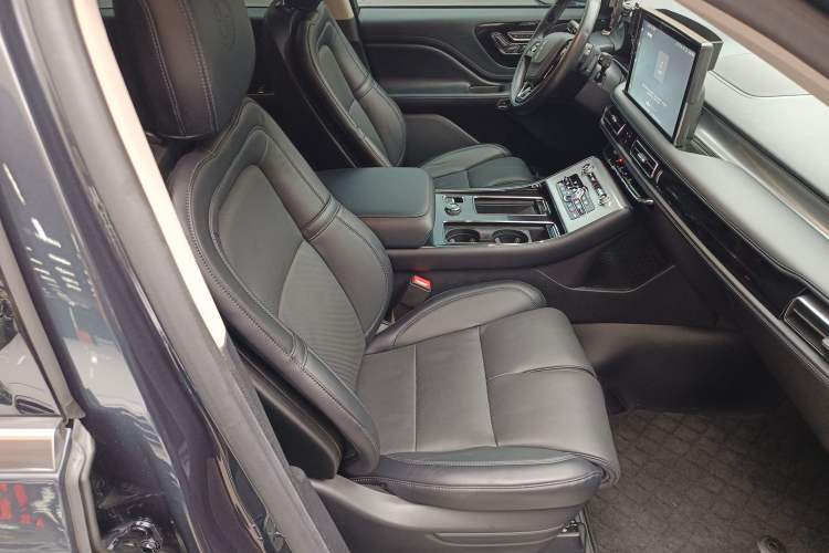 Used Lincoln Aviator 2022 3.0T V6 Four-Wheel Drive Centennial Limited Edition Right Front Seat
