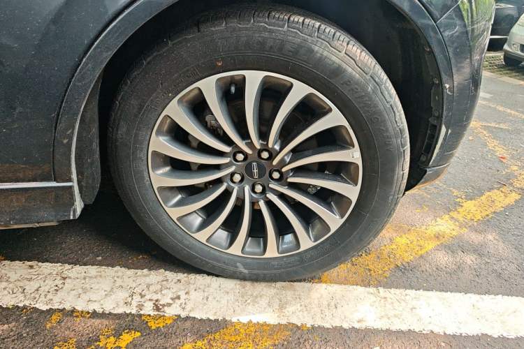 Used Lincoln Aviator 2022 3.0T V6 Four-Wheel Drive Centennial Limited Edition Right Front Wheel Hub
