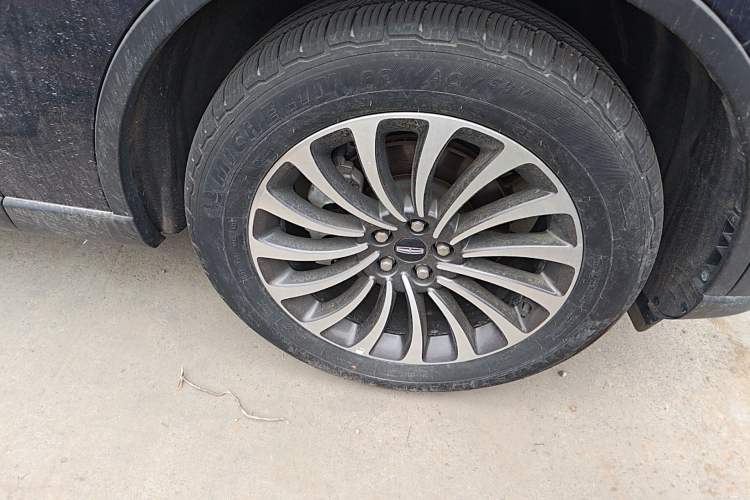 Used Lincoln Aviator 2022 3.0T V6 Four-Wheel Drive Luxury Edition Right Front Wheel Hub