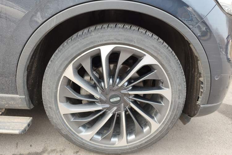 Used Lincoln Aviator 2022 3.0T V6 Four-Wheel Drive Executive Edition Right Front Wheel Hub