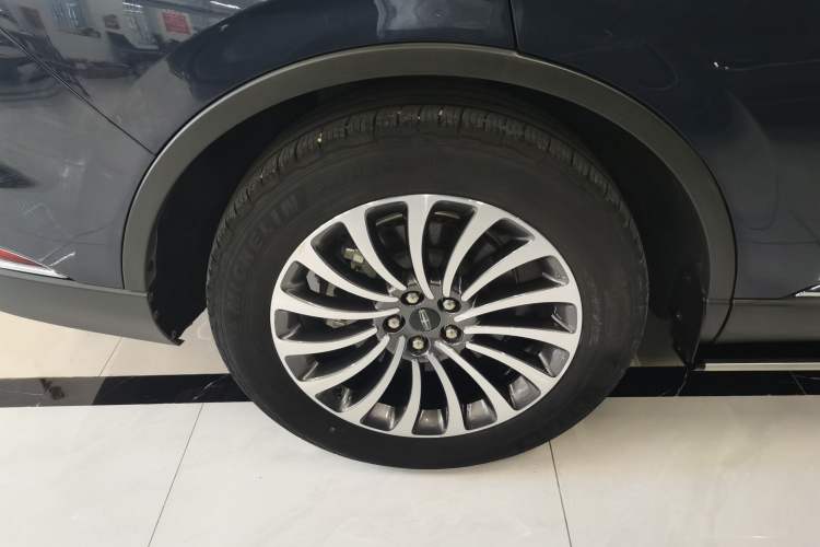 Used Lincoln Aviator 2022 3.0T V6 Four-Wheel Drive Luxury Edition Right Rear Wheel Hub