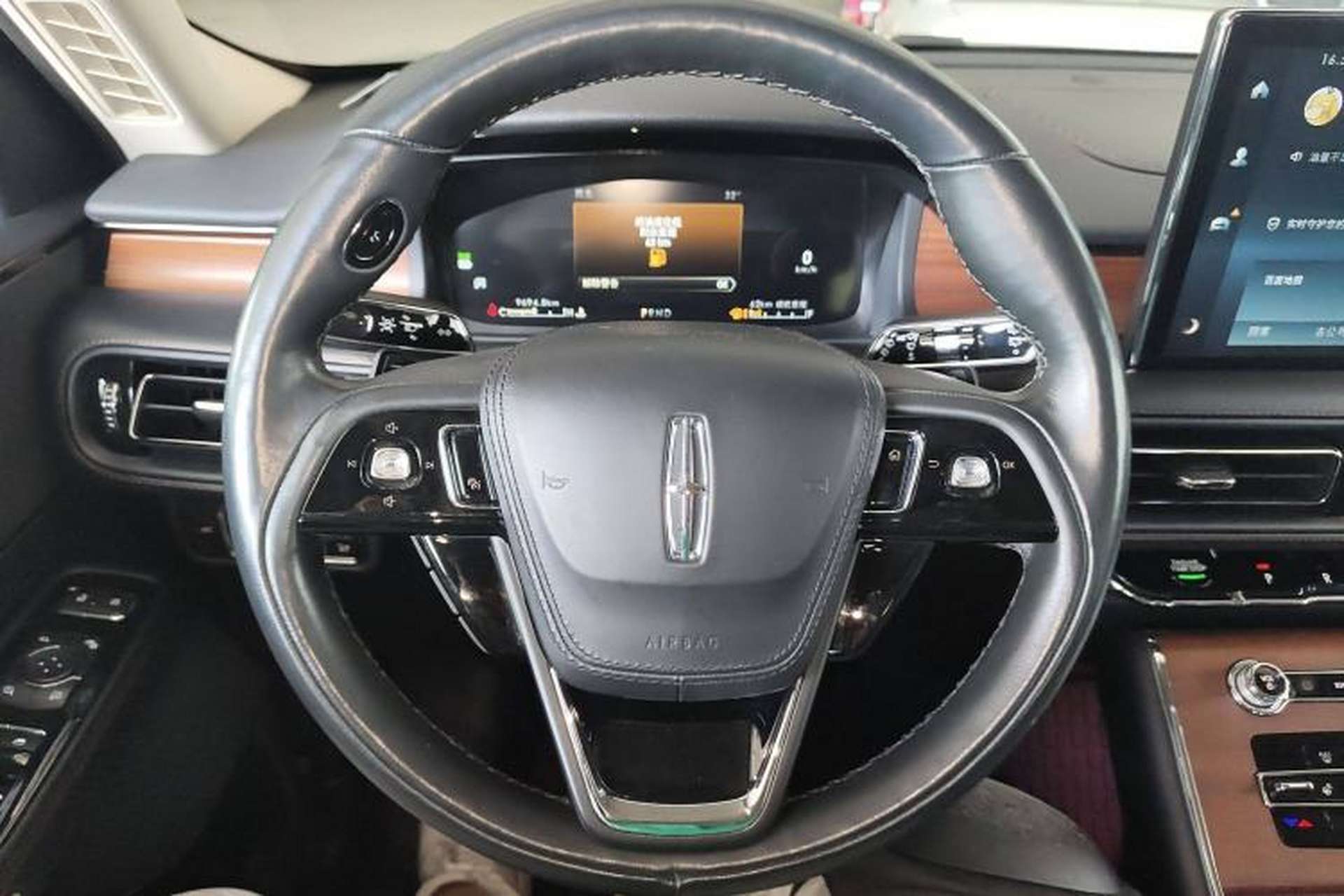 Used Lincoln Aviator 2022 3.0T V6 Four-Wheel Drive Luxury Edition Steering Wheel