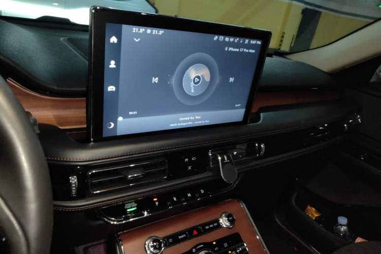 Used Lincoln Aviator 2022 3.0T V6 Four-Wheel Drive Luxury Edition Audio And AC Panel