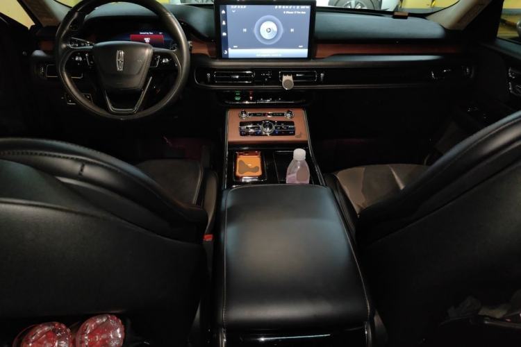Used Lincoln Aviator 2022 3.0T V6 Four-Wheel Drive Luxury Edition Center Console
